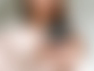 capa mulher pesquisa celular duvidas como contratar seguro online