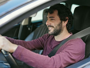 capa homem com seguro de carro