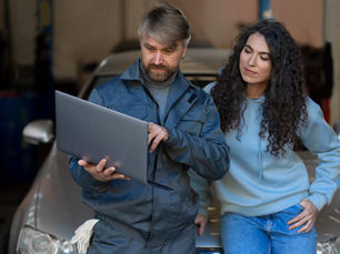 Programa do Imposto de Renda aberto em computador, usado para declarar veículo segurado.